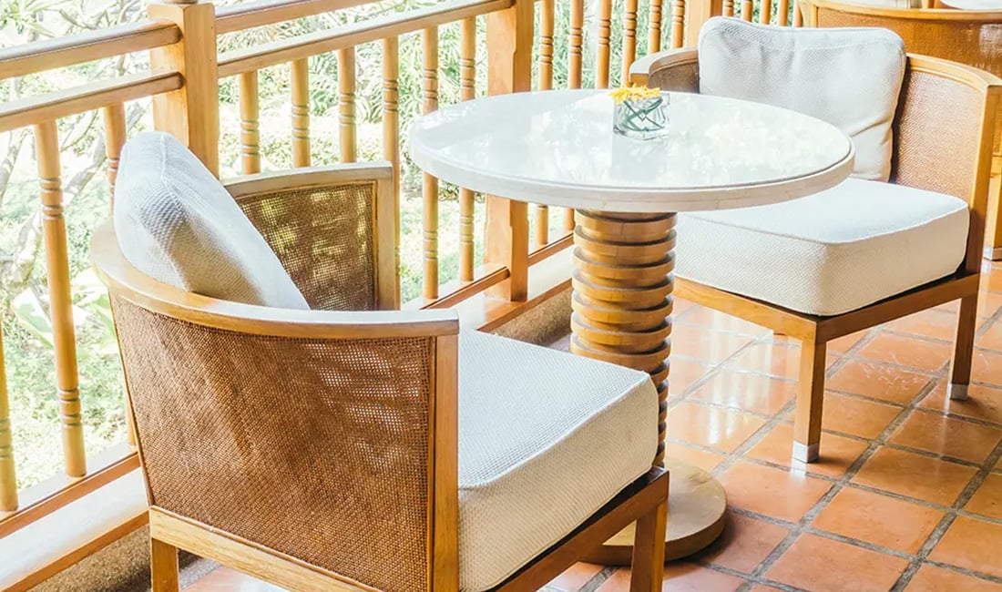 Mahogany vs Teak Outdoor Furniture: A Clear Comparison