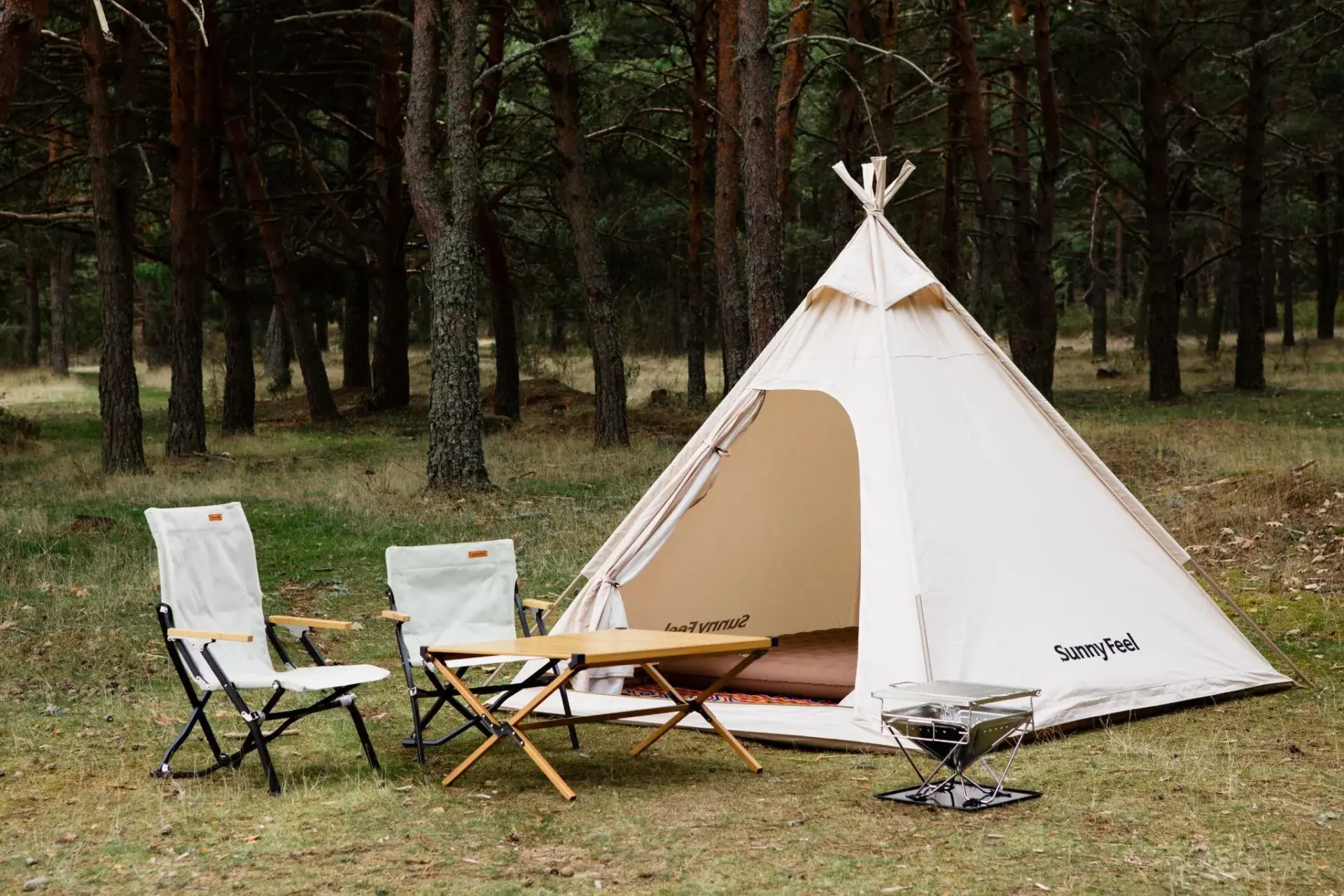 Table Mechanism and Portability Comparison—Roll-Top Aluminum vs. Fold-in-Half Camping Tables