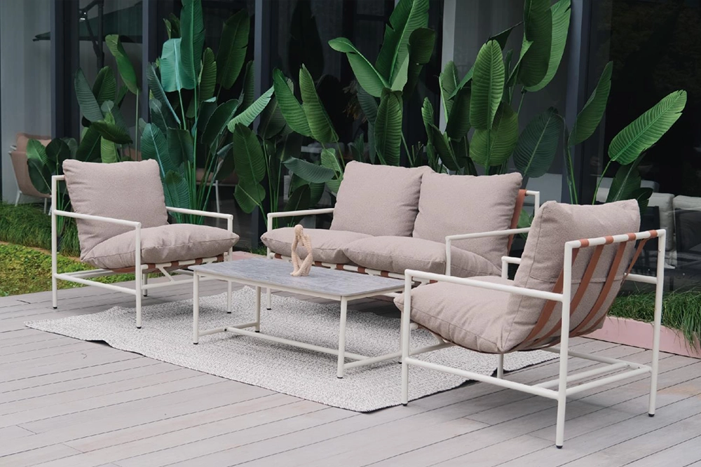 Outdoor Sofa vs. Outdoor Sectional